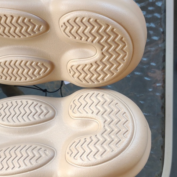 Molded Water Shoe - Picture 8 of 9